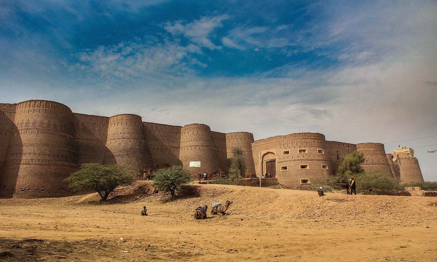 Derawar Fort Image 1